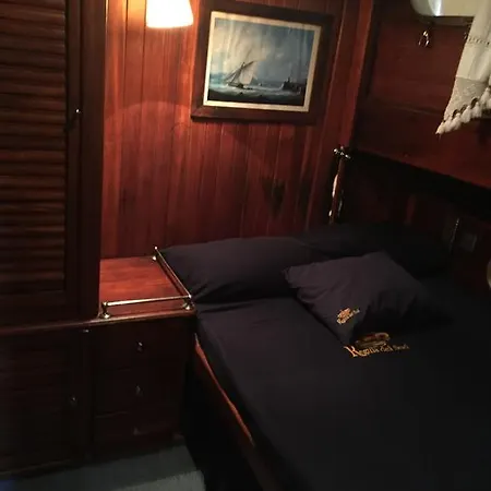 Regina Del Sud Botel